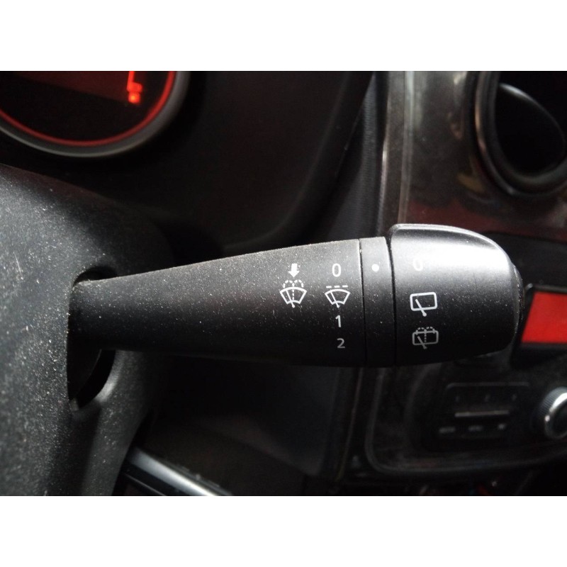 Recambio de mando limpia para dacia sandero stepway referencia OEM IAM   