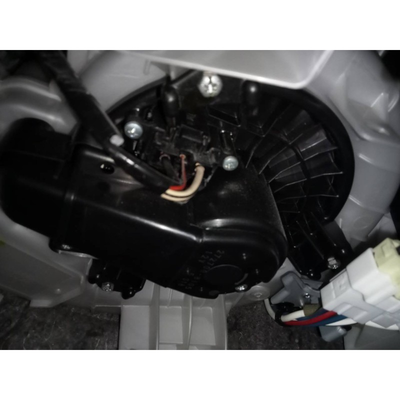 Recambio de ventilador calefaccion para toyota rav 4 advance referencia OEM IAM 2727008105  