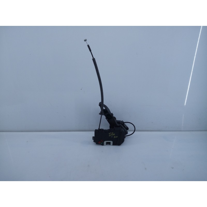 Recambio de cerradura puerta trasera derecha para hyundai ix20 gls comfort referencia OEM IAM 814201K000  