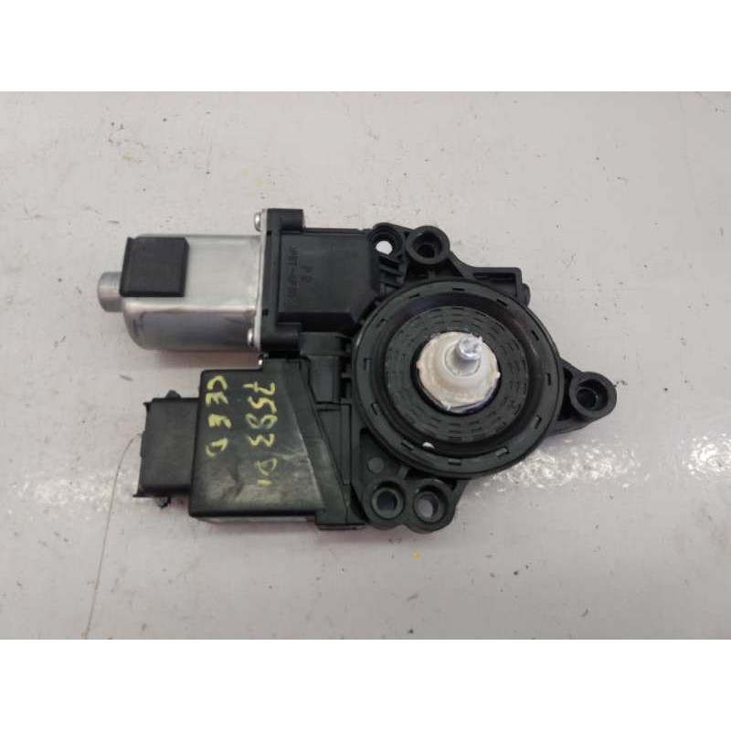 Recambio de motor elevalunas delantero izquierdo para kia cee´d drive referencia OEM IAM 82450A2010 001100620844 