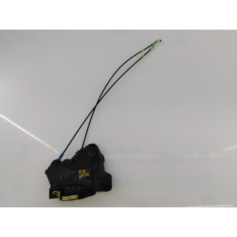 Recambio de cerradura puerta delantera izquierda para toyota auris sol referencia OEM IAM 6904042241  