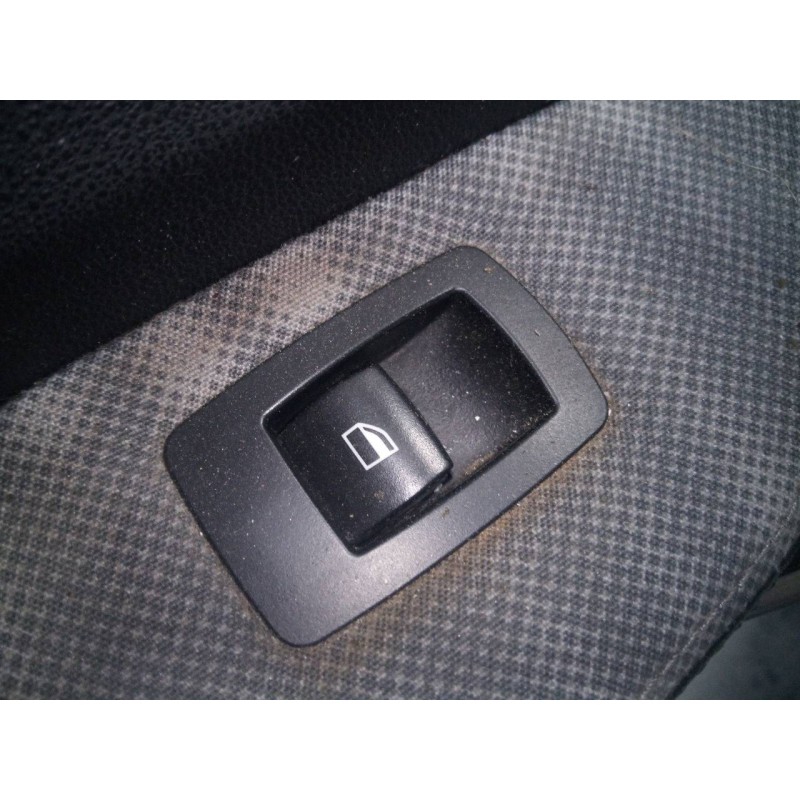 Recambio de mando elevalunas trasero izquierdo para bmw serie 1 berlina (e81/e87) 120d referencia OEM IAM   