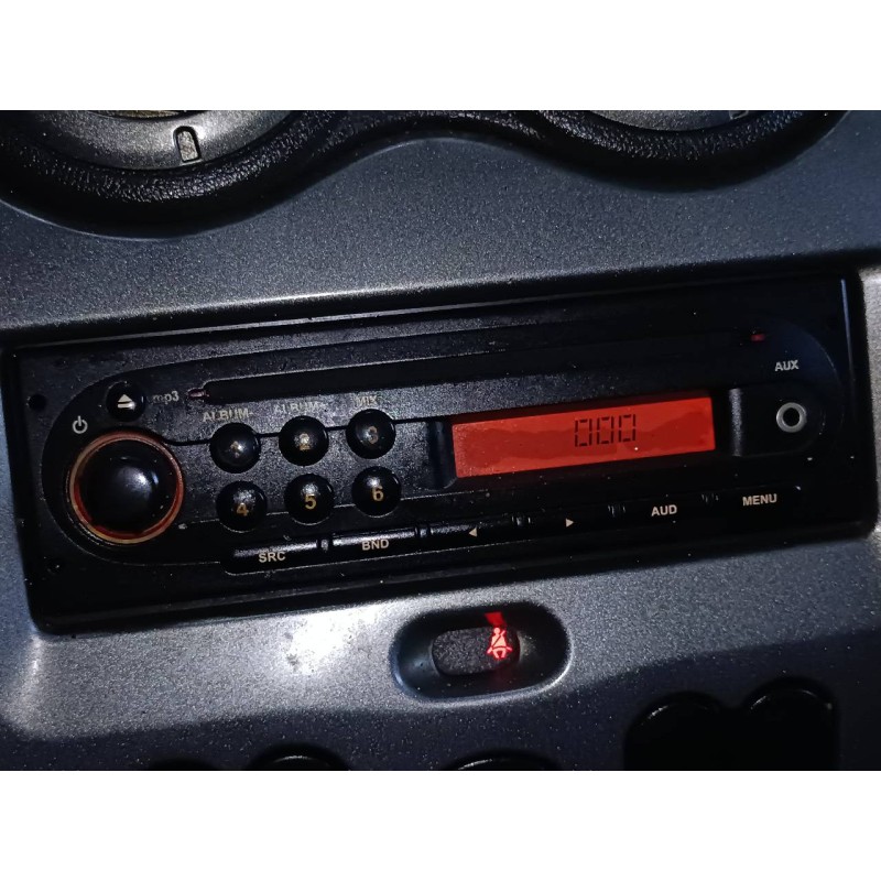 Recambio de sistema audio / radio cd para dacia duster laureate 4x2 referencia OEM IAM   