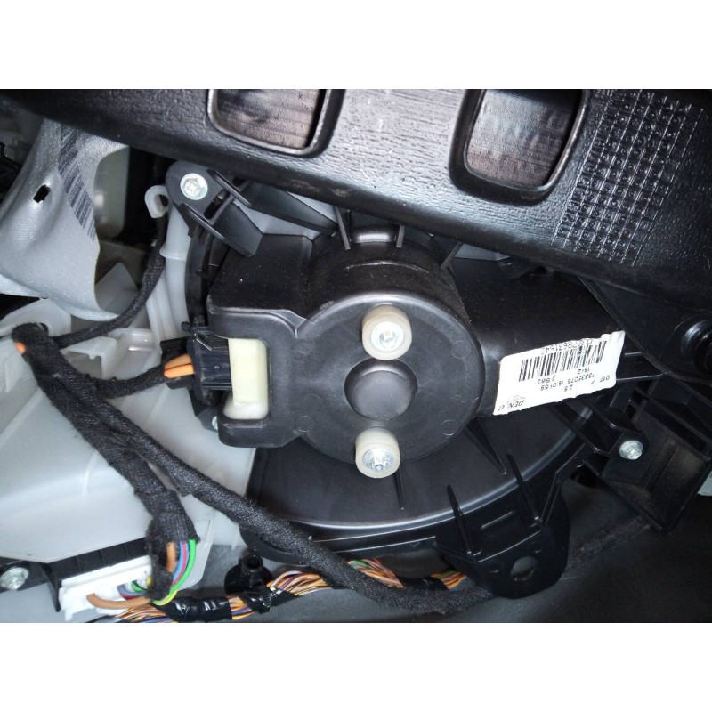 Recambio de ventilador calefaccion para opel corsa e selective referencia OEM IAM 13335075  