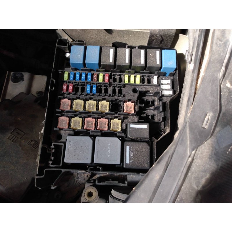 Recambio de caja reles / fusibles para ford fiesta (ccn) ambiente referencia OEM IAM   