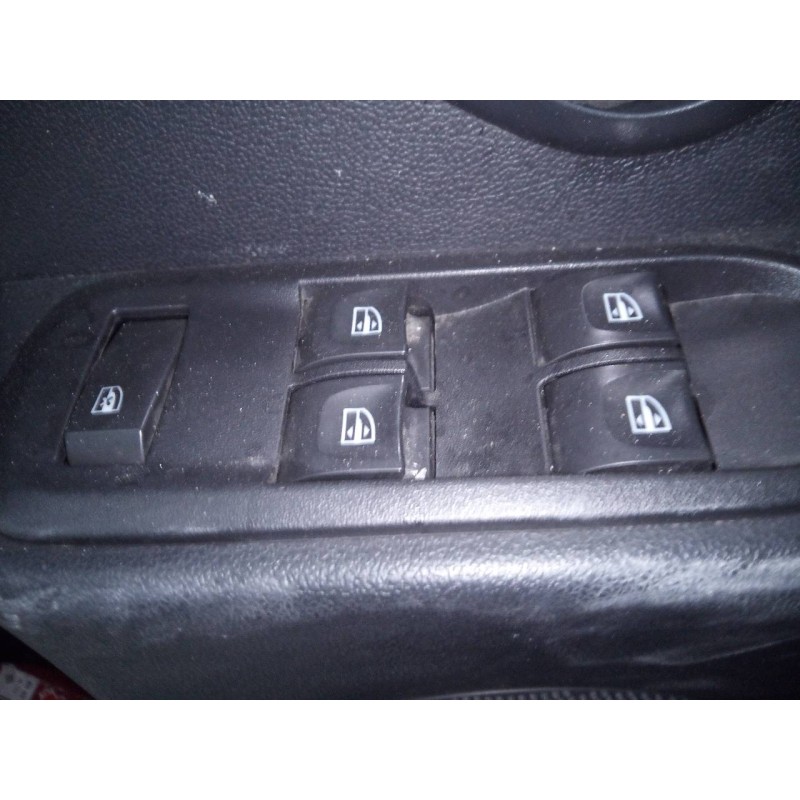 Recambio de mando elevalunas delantero izquierdo para dacia duster ambiance 4x2 referencia OEM IAM   