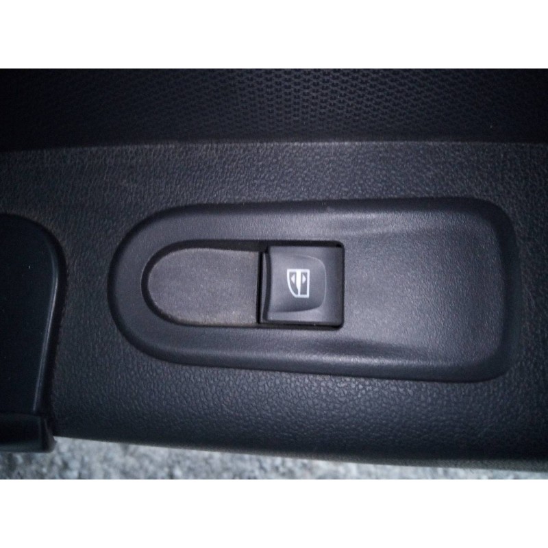 Recambio de mando elevalunas trasero derecho para dacia duster ambiance 4x2 referencia OEM IAM   