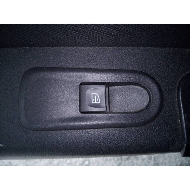 Recambio de mando elevalunas trasero izquierdo para dacia duster ambiance 4x2 referencia OEM IAM   