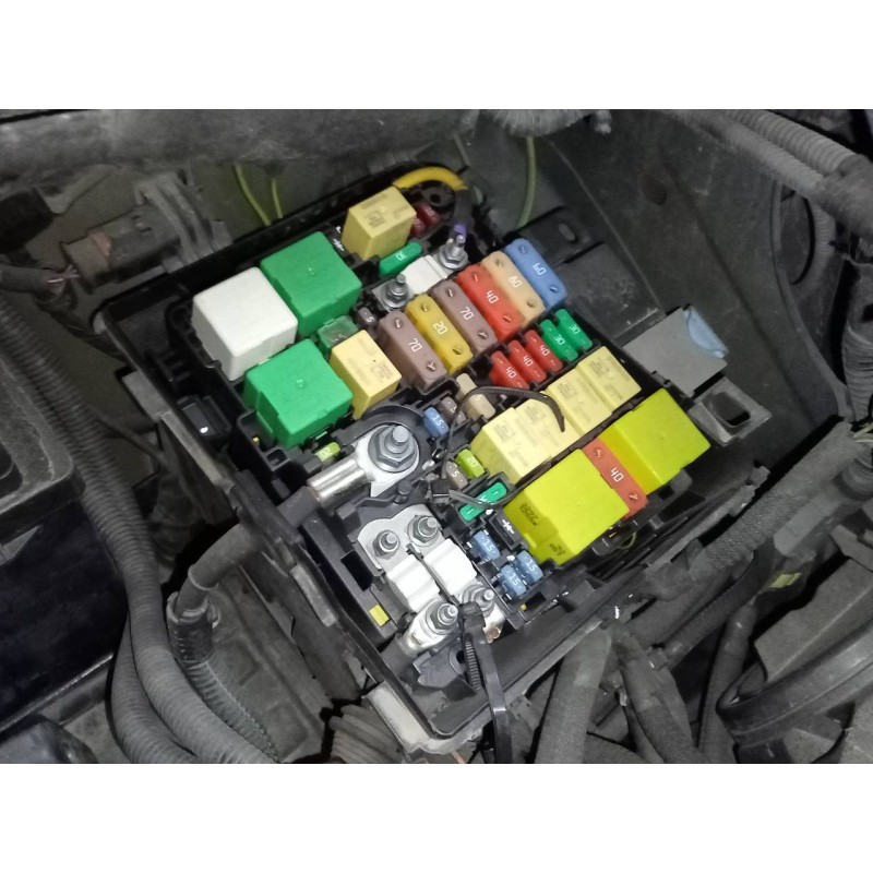 Recambio de caja reles / fusibles para citroen c4 grand picasso shine referencia OEM IAM   