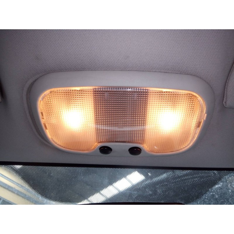 Recambio de luz interior para dodge caliber se referencia OEM IAM   