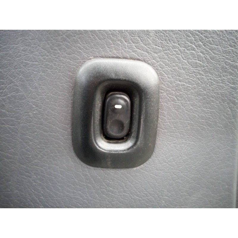 Recambio de mando elevalunas trasero izquierdo para nissan terrano/terrano.ii (r20) elegance referencia OEM IAM   