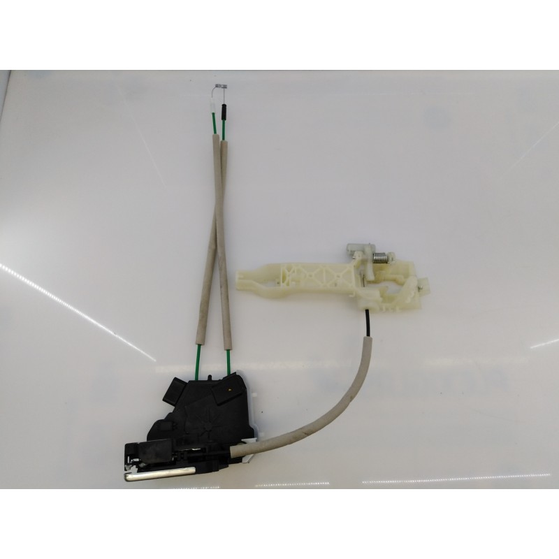 Recambio de cerradura puerta delantera izquierda para ssangyong tivoli premium 4x2 referencia OEM IAM 7121035020  