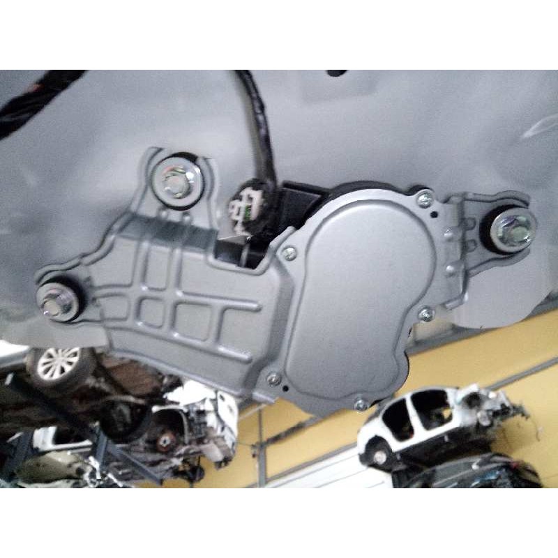 Recambio de motor limpia trasero para ssangyong tivoli premium 4x2 referencia OEM IAM 8611035000  