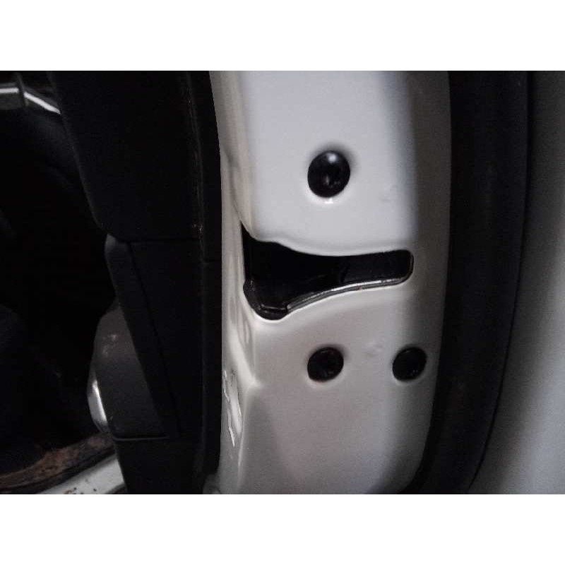 Recambio de cerradura puerta trasera derecha para ssangyong tivoli premium 4x2 referencia OEM IAM   