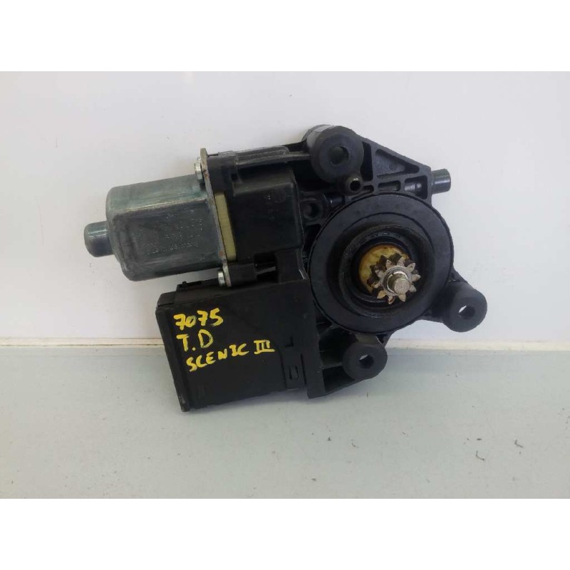 Recambio de motor elevalunas trasero derecho para renault scenic iii dynamique referencia OEM IAM 827303178R 0130822516 