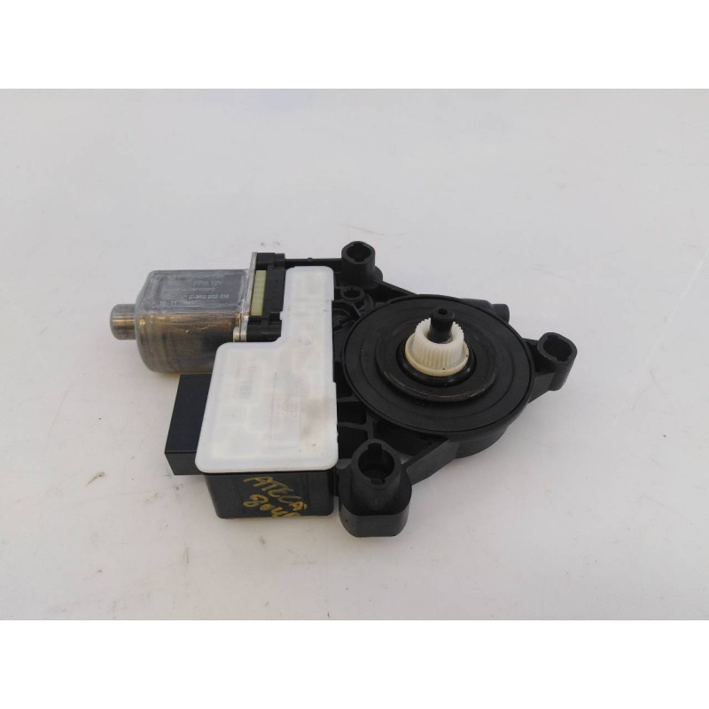 Recambio de motor elevalunas trasero derecho para seat ateca (kh7) reference busines referencia OEM IAM 5Q0959812A 0130822724 