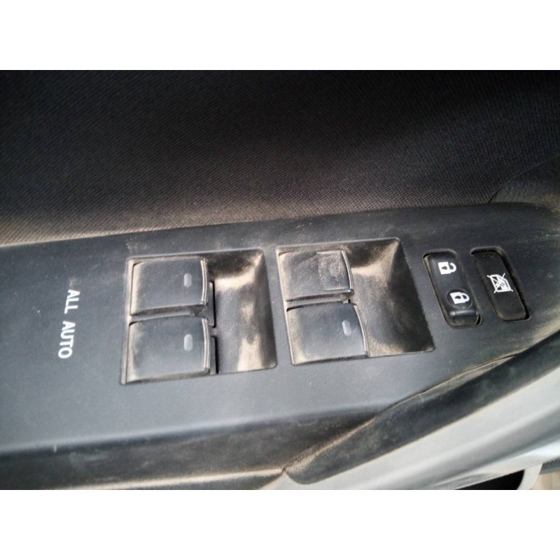 Recambio de mando elevalunas delantero izquierdo para toyota auris hybrid active referencia OEM IAM   