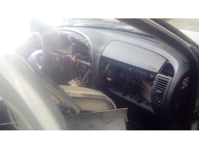 citroen xsara berlina del año 2000