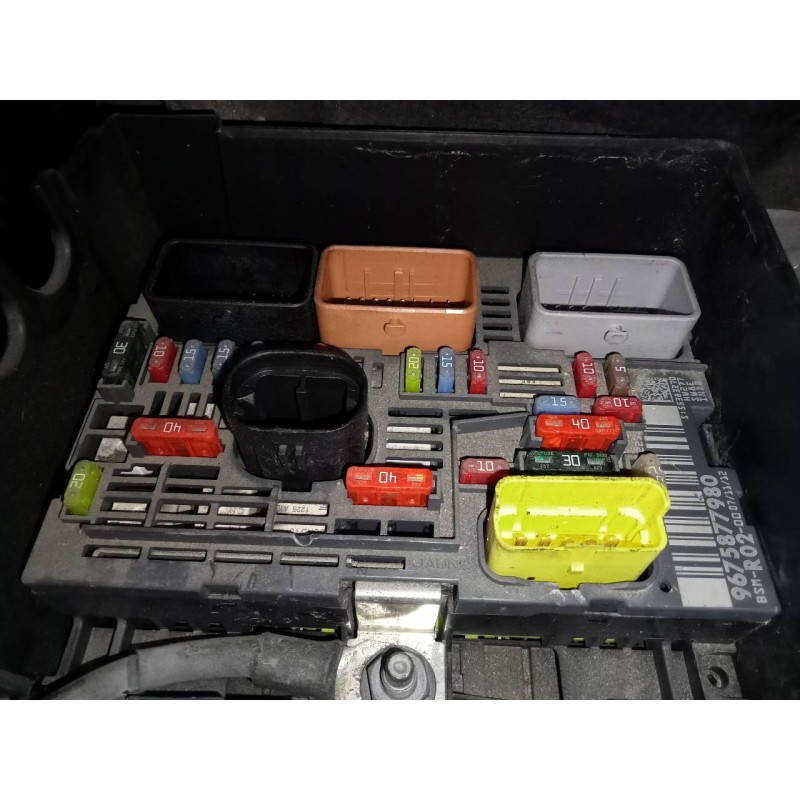 Recambio de caja reles / fusibles para peugeot 3008 active referencia OEM IAM 9675877980  