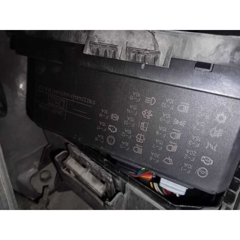 Recambio de caja reles / fusibles para renault koleos dynamique referencia OEM IAM 284B7JY00A  