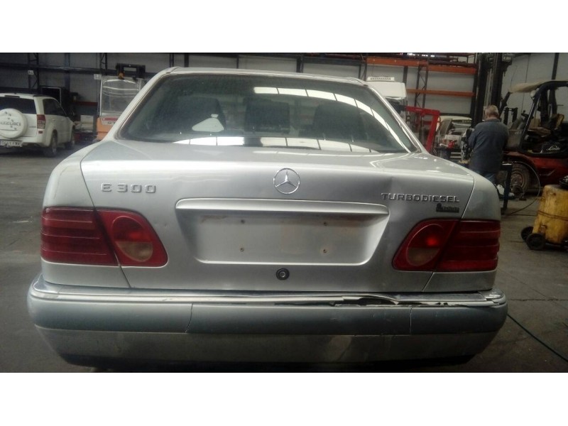 mercedes clase e (w210) berlina del año 1999