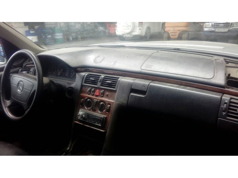 mercedes clase e (w210) berlina del año 1999