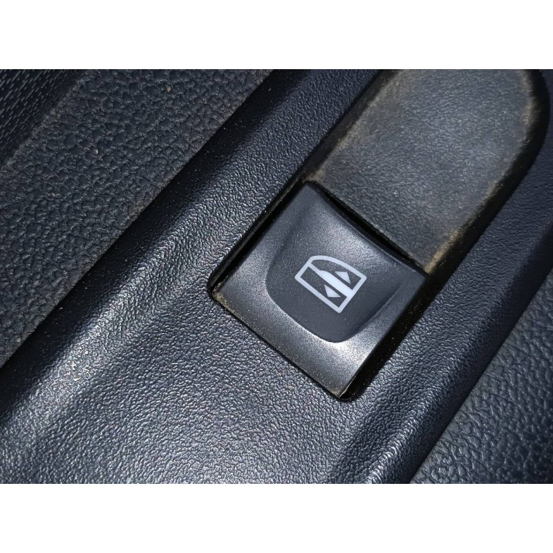 Recambio de mando elevalunas trasero izquierdo para dacia duster ambience 4x2 referencia OEM IAM   