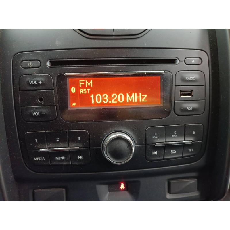 Recambio de sistema audio / radio cd para dacia duster ambience 4x2 referencia OEM IAM   