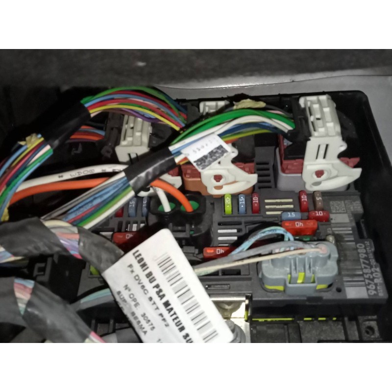 Recambio de caja reles / fusibles para peugeot 5008 allure referencia OEM IAM 9675877980  