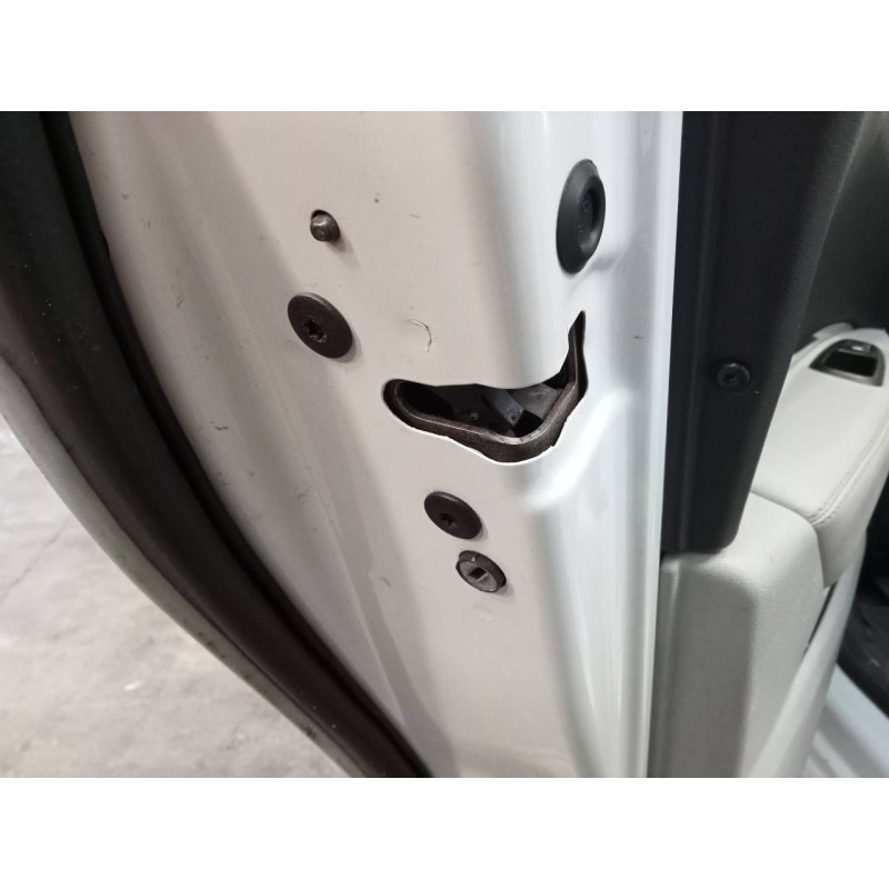 Recambio de cerradura puerta trasera izquierda para peugeot 5008 allure referencia OEM IAM   