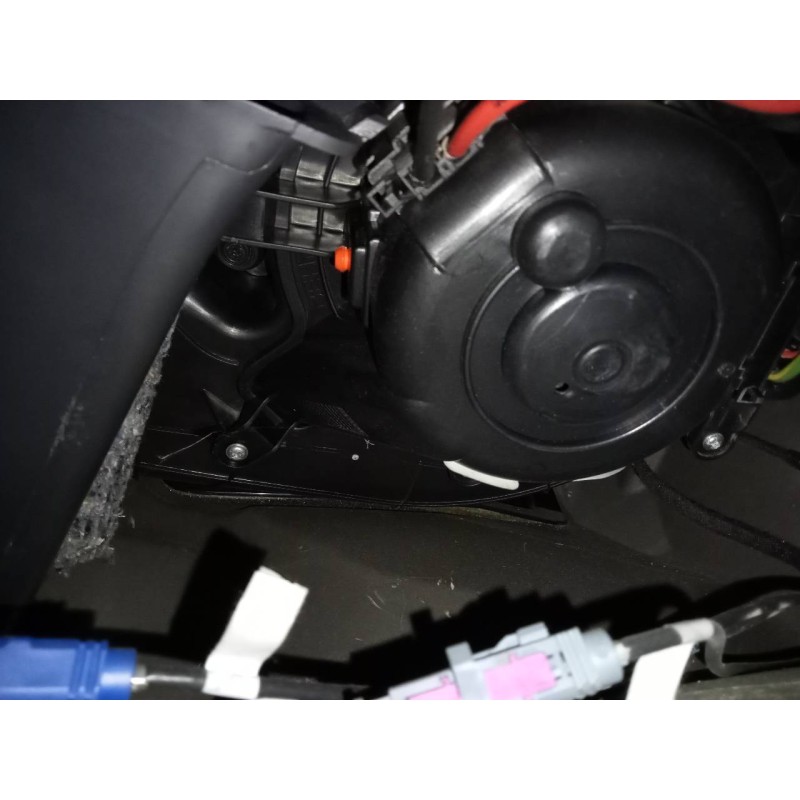 Recambio de ventilador calefaccion para peugeot 5008 allure referencia OEM IAM T3953001  