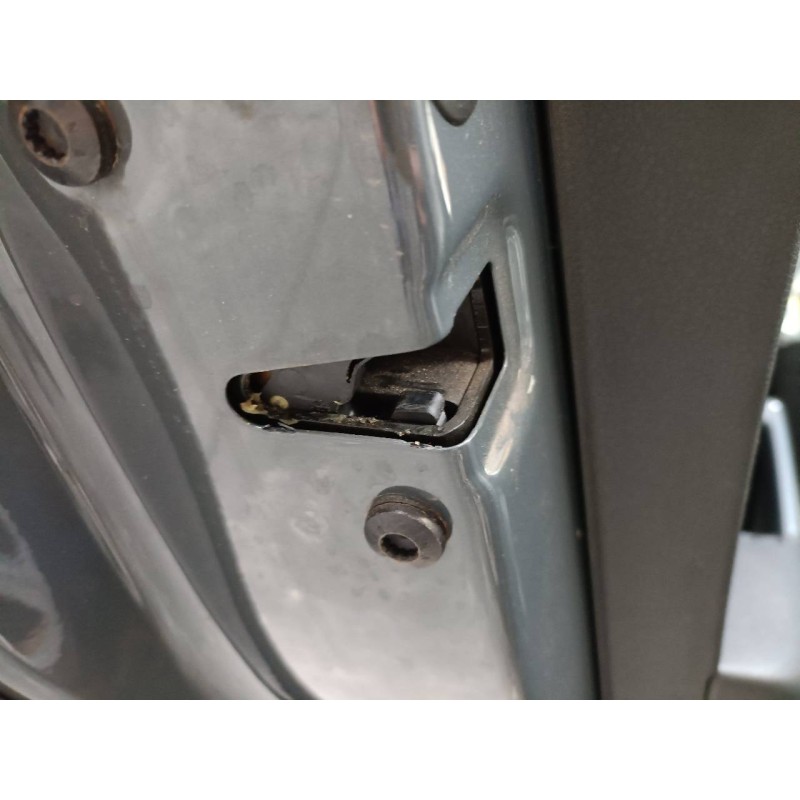 Recambio de cerradura puerta trasera izquierda para audi q2 (gab) design edition referencia OEM IAM   