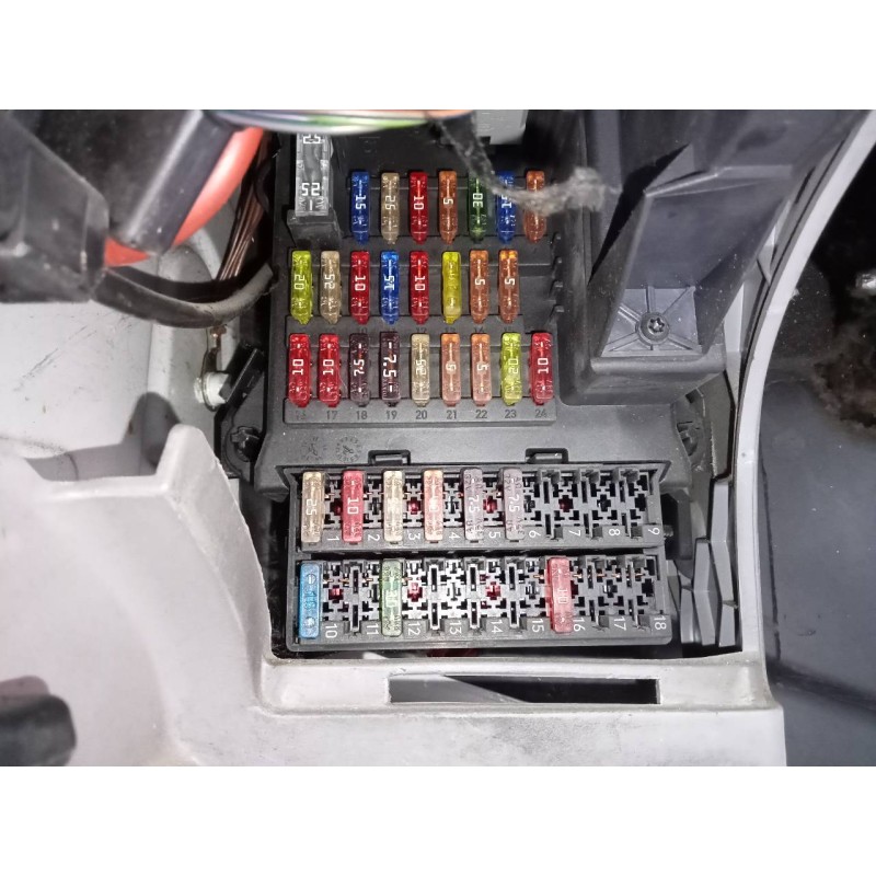 Recambio de caja reles / fusibles para mercedes sprinterii caja cerrada (desde 01.06) 316 referencia OEM IAM   