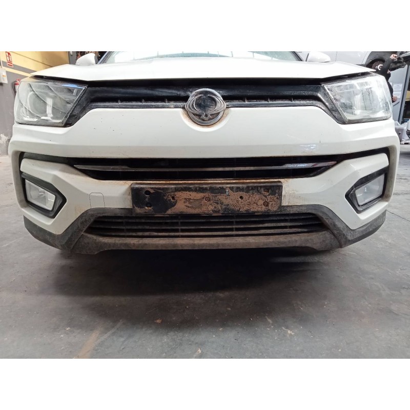 Recambio de paragolpes delantero para ssangyong tivoli crystal referencia OEM IAM   