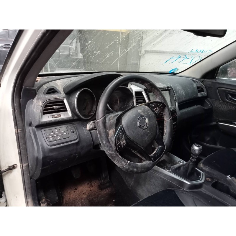 Recambio de salpicadero para ssangyong tivoli crystal referencia OEM IAM   