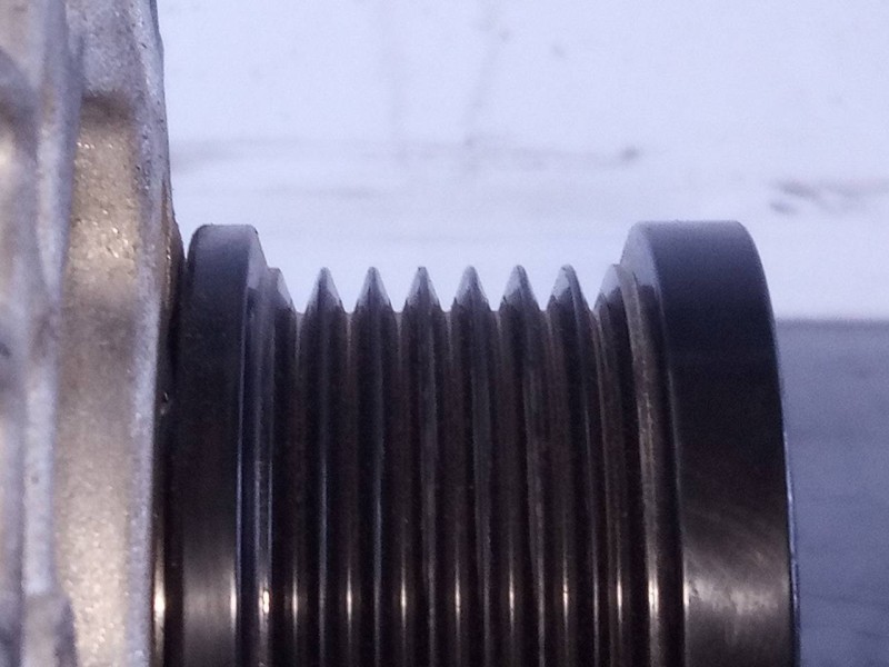 Recambio de alternador para dacia sandero iii referencia OEM IAM 231002175R  