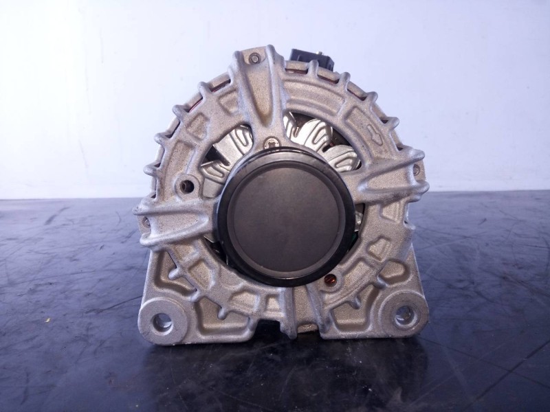 Recambio de alternador para dacia sandero iii referencia OEM IAM 231002175R  