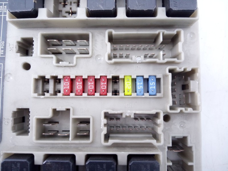 Recambio de caja reles / fusibles para nissan micra (k12e) acenta referencia OEM IAM   