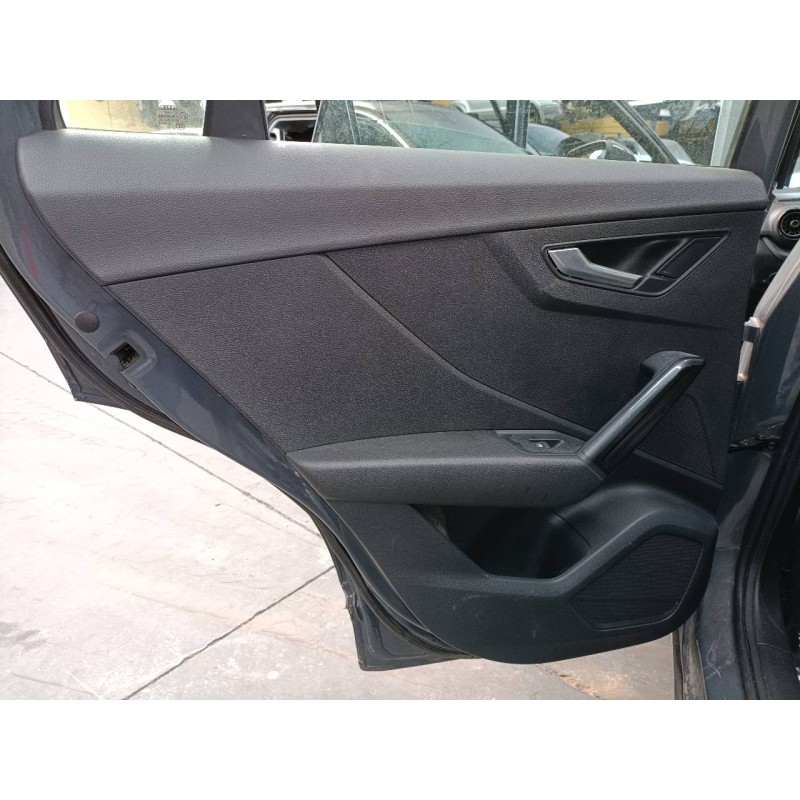 Recambio de guarnecido puerta trasera izquierda para audi q2 (gab) design edition referencia OEM IAM   