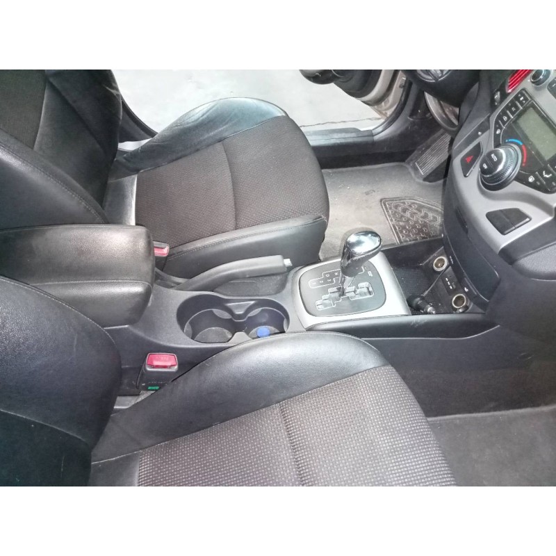 Recambio de consola central para hyundai i30 cw cw go referencia OEM IAM   