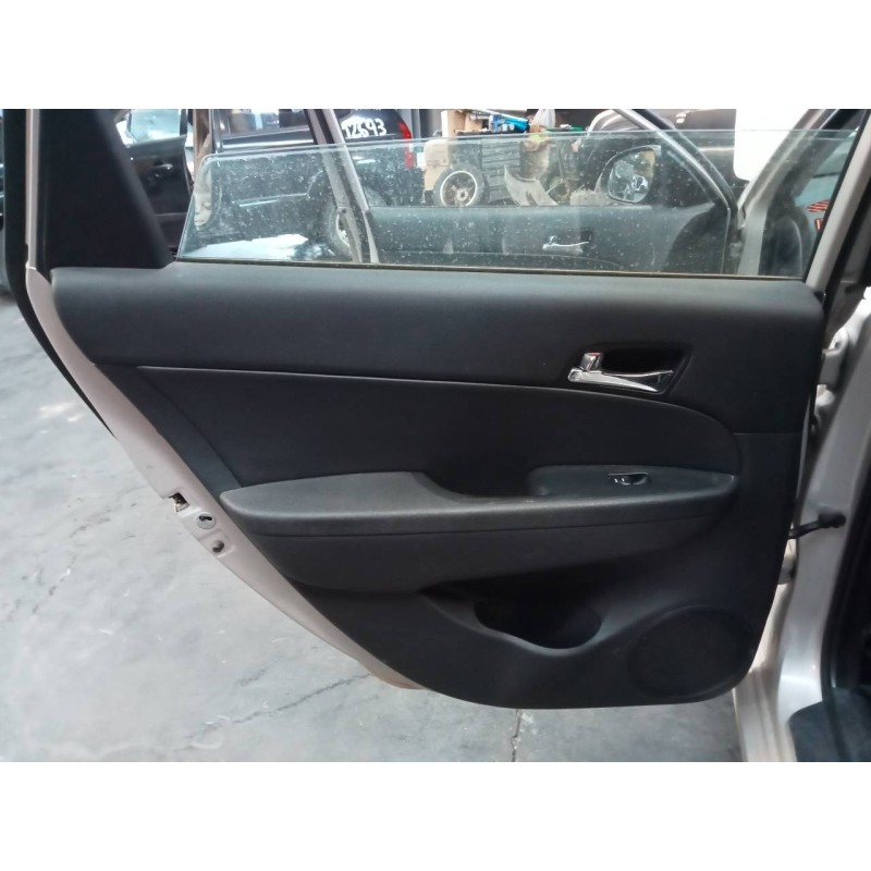 Recambio de guarnecido puerta trasera izquierda para hyundai i30 cw cw go referencia OEM IAM   