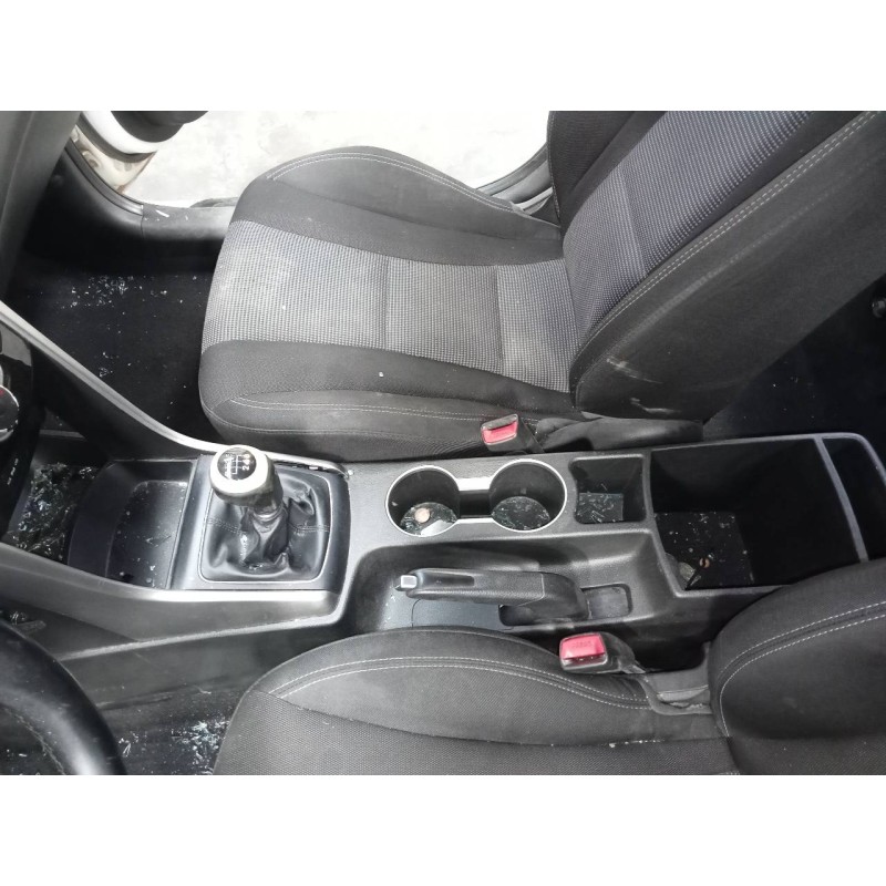 Recambio de consola central para hyundai i30 (gd) trend referencia OEM IAM   