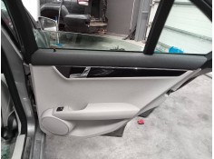 GUARNECIDO PUERTA TRASERA DERECHA 