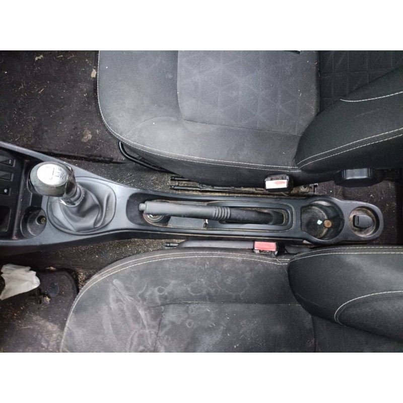 Recambio de consola central para dacia duster ambience 4x2 referencia OEM IAM   