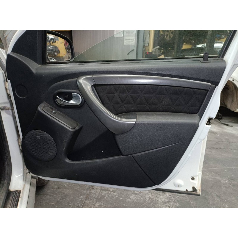 Recambio de guarnecido puerta delantera derecha para dacia duster ambience 4x2 referencia OEM IAM   