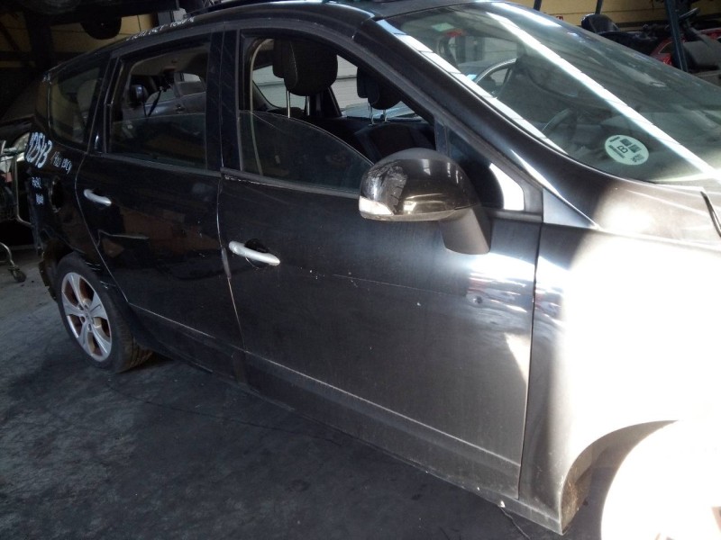 Recambio de puerta delantera derecha para renault scenic iii 1.9 dci diesel fap referencia OEM IAM   