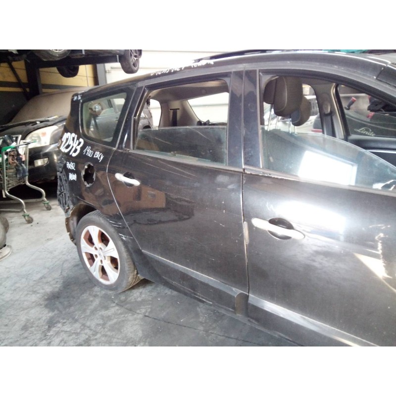 Recambio de puerta trasera derecha para renault scenic iii 1.9 dci diesel fap referencia OEM IAM   