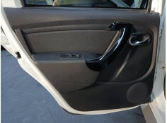 Recambio de guarnecido puerta trasera izquierda para dacia duster ambience 4x2 referencia OEM IAM   