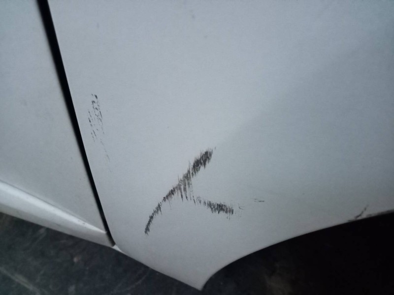 Recambio de aleta delantera derecha para renault megane iii berlina 5 p limited referencia OEM IAM   