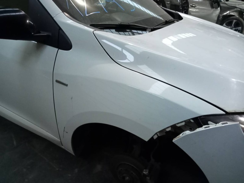 Recambio de aleta delantera derecha para renault megane iii berlina 5 p limited referencia OEM IAM   